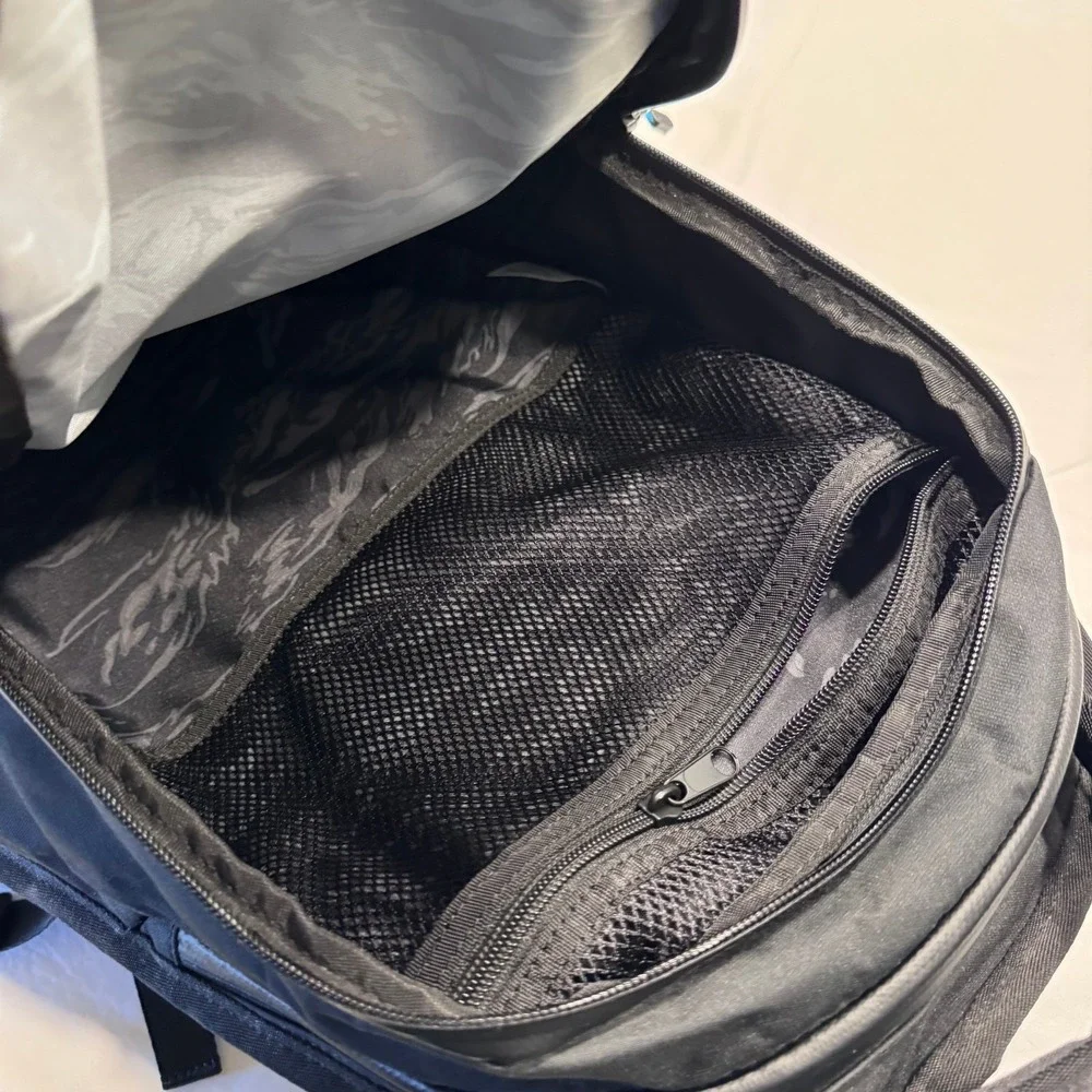NEW Hurley Protect Travel Mens Backpack 21